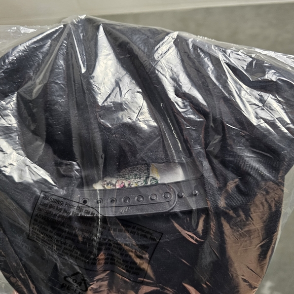 J Balvin Cancun Festival Black T-Shirt Size Large and Cap Set - Picture 6 of 6